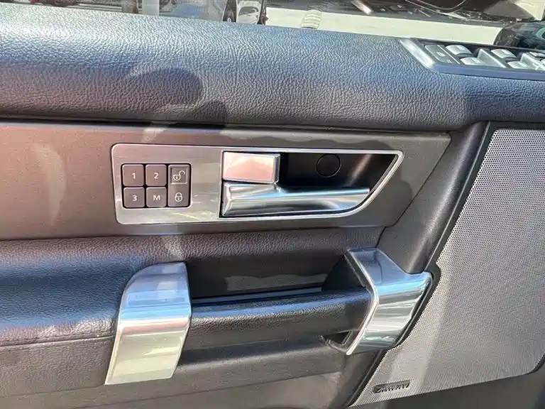 Land Rover Discovery 2016 — фото 14