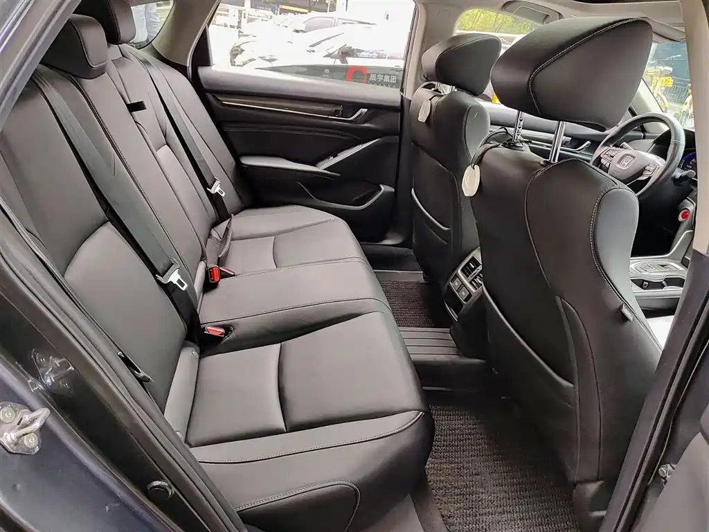 Honda Accord 2022 — фото 11