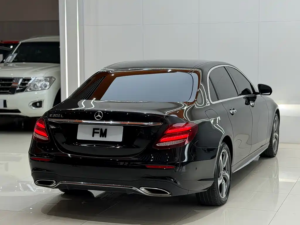 Mercedes-Benz E-Class 2017 — фото 16
