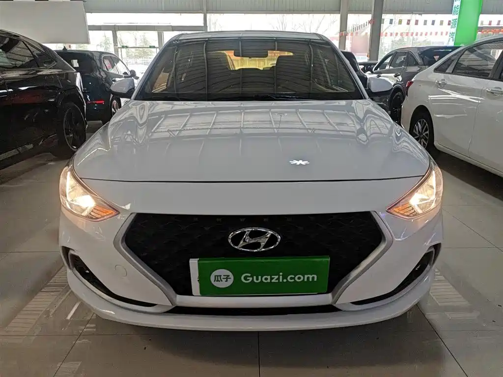 Hyundai Elantra 2020 — фото 3