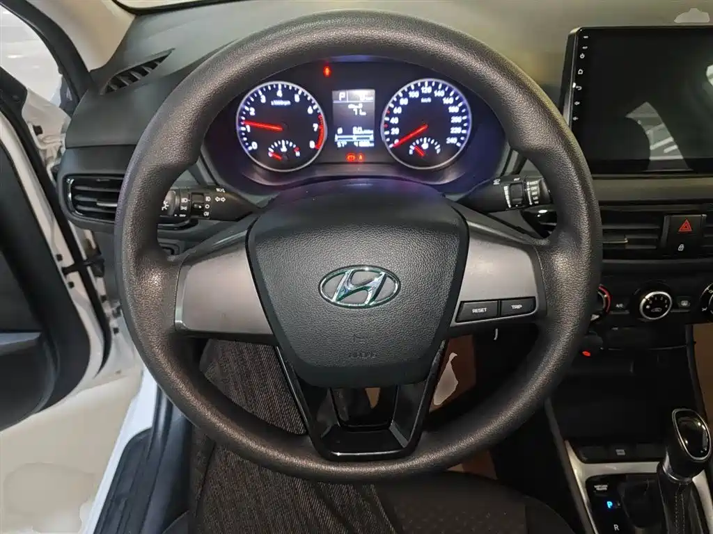 Hyundai Elantra 2020 — фото 11
