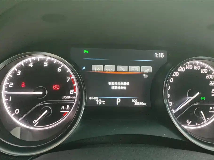 Toyota Camry 2019 — фото 14