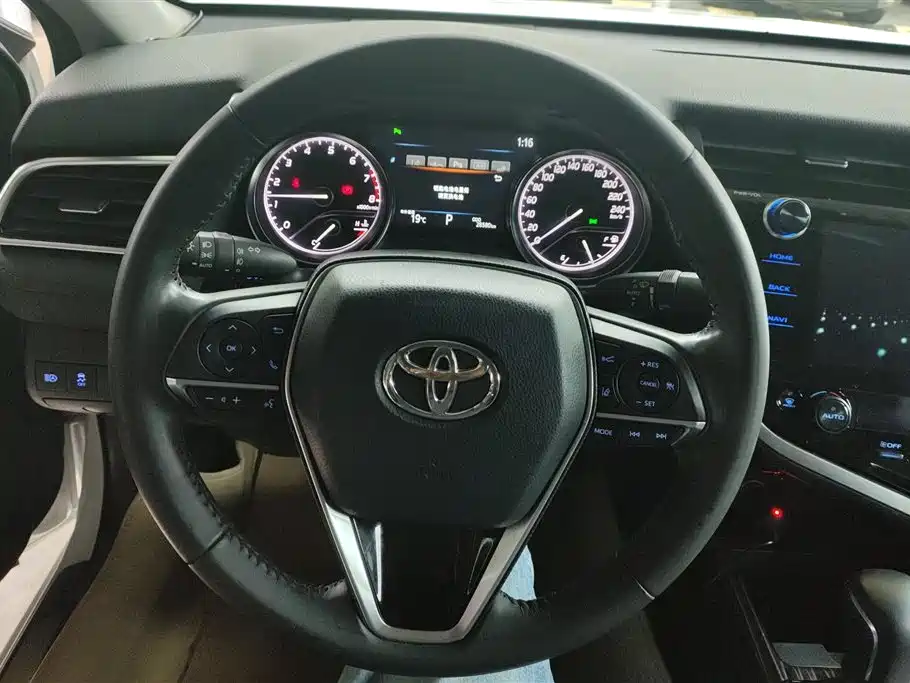 Toyota Camry 2019 — фото 15