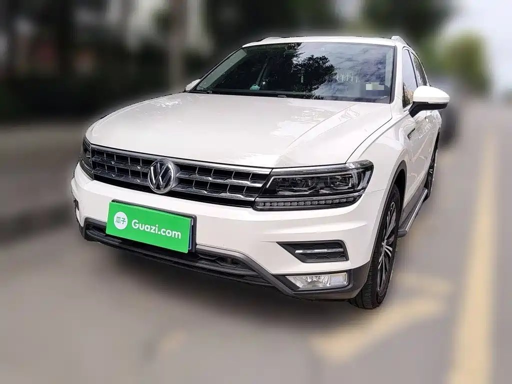 Volkswagen Tiguan L 2017 — фото 1
