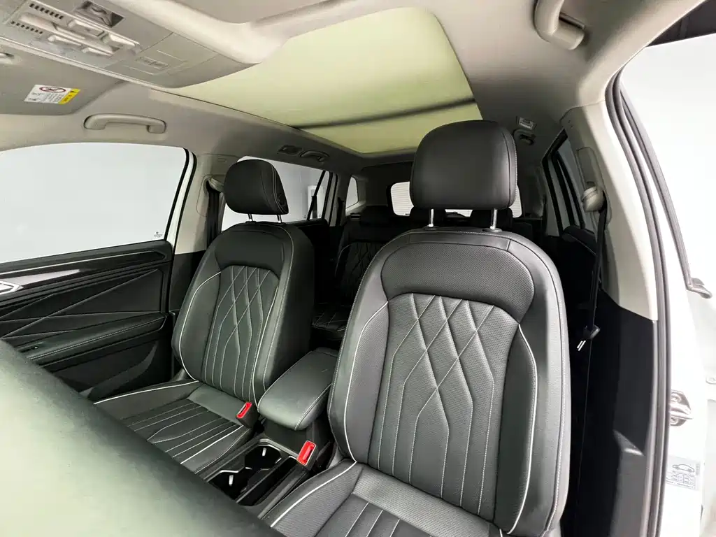 Volkswagen Tiguan L 2023 — фото 13