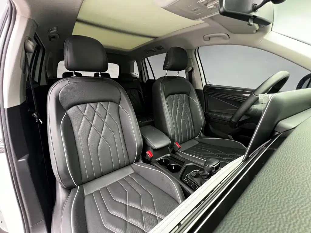 Volkswagen Tiguan L 2023 — фото 12