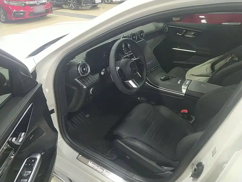 Mercedes-Benz C-Class 2025 — фото 16