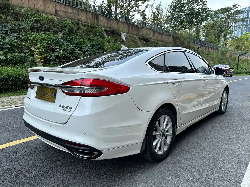 Ford Mondeo 2018 — фото 5