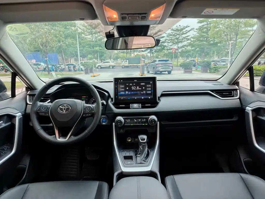 Toyota Wildlander 2023 — фото 10