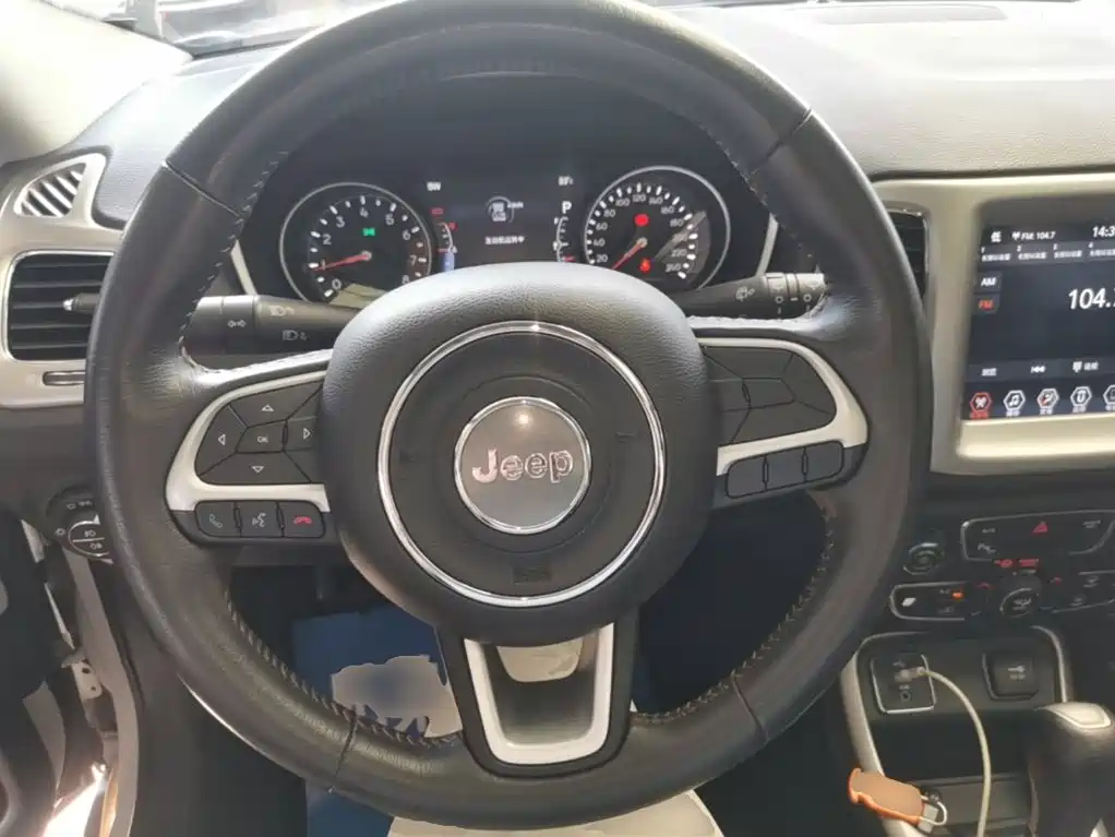 Jeep Compass 2019 — фото 11