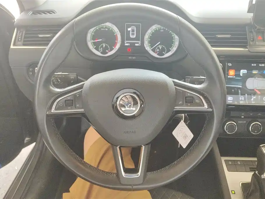 Skoda Octavia 2018 — фото 15