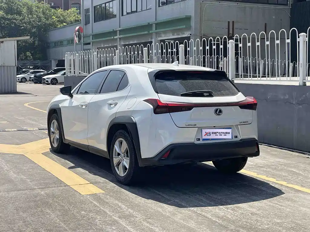 Lexus UX 2023 — фото 5