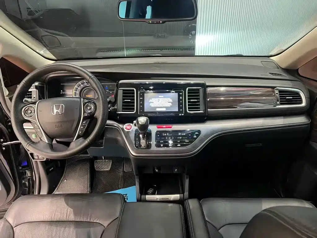 Honda Elysion 2016