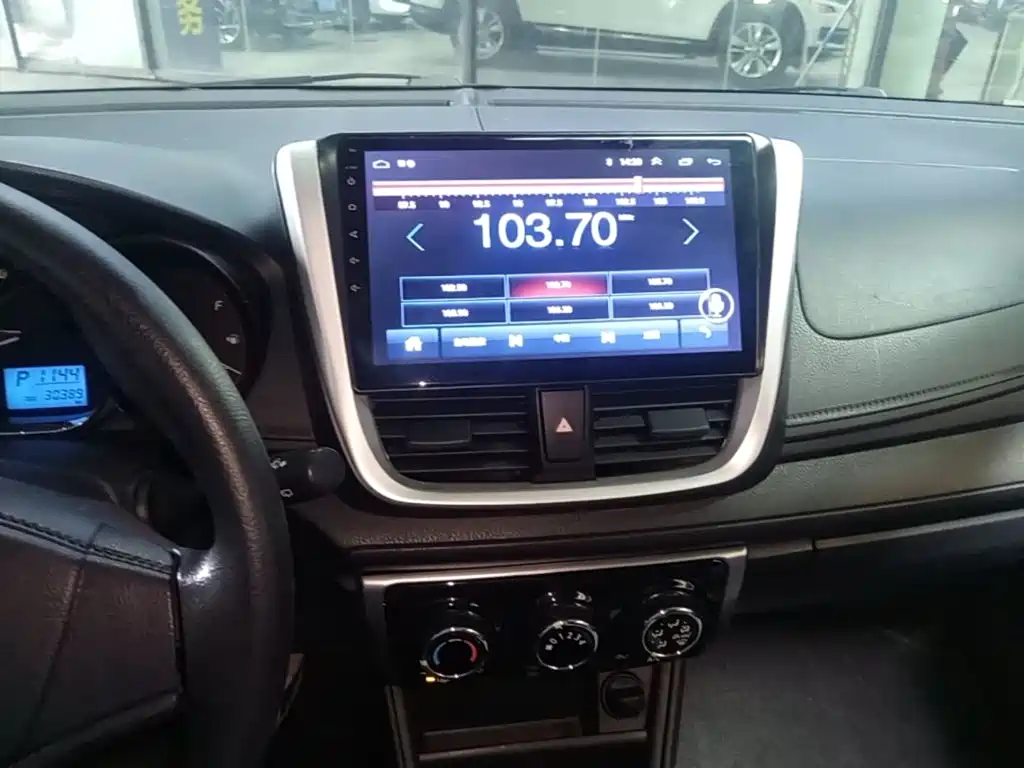 Toyota Yaris L 2020 — фото 13