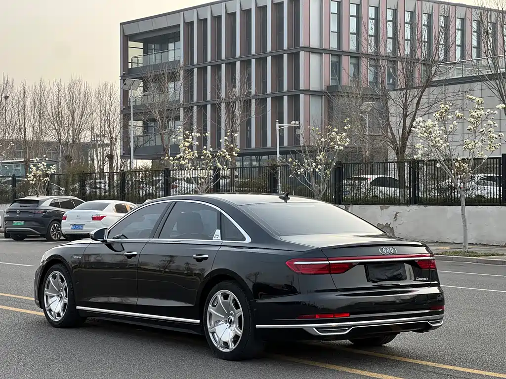 Audi A8 2019 — фото 4