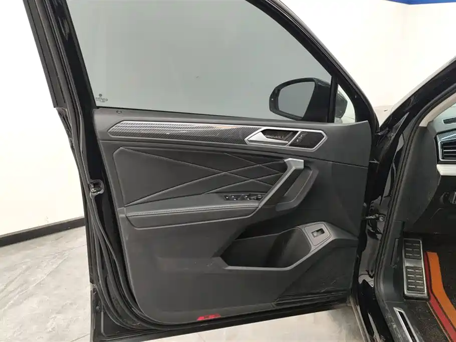 Volkswagen Tiguan L 2023 — фото 7