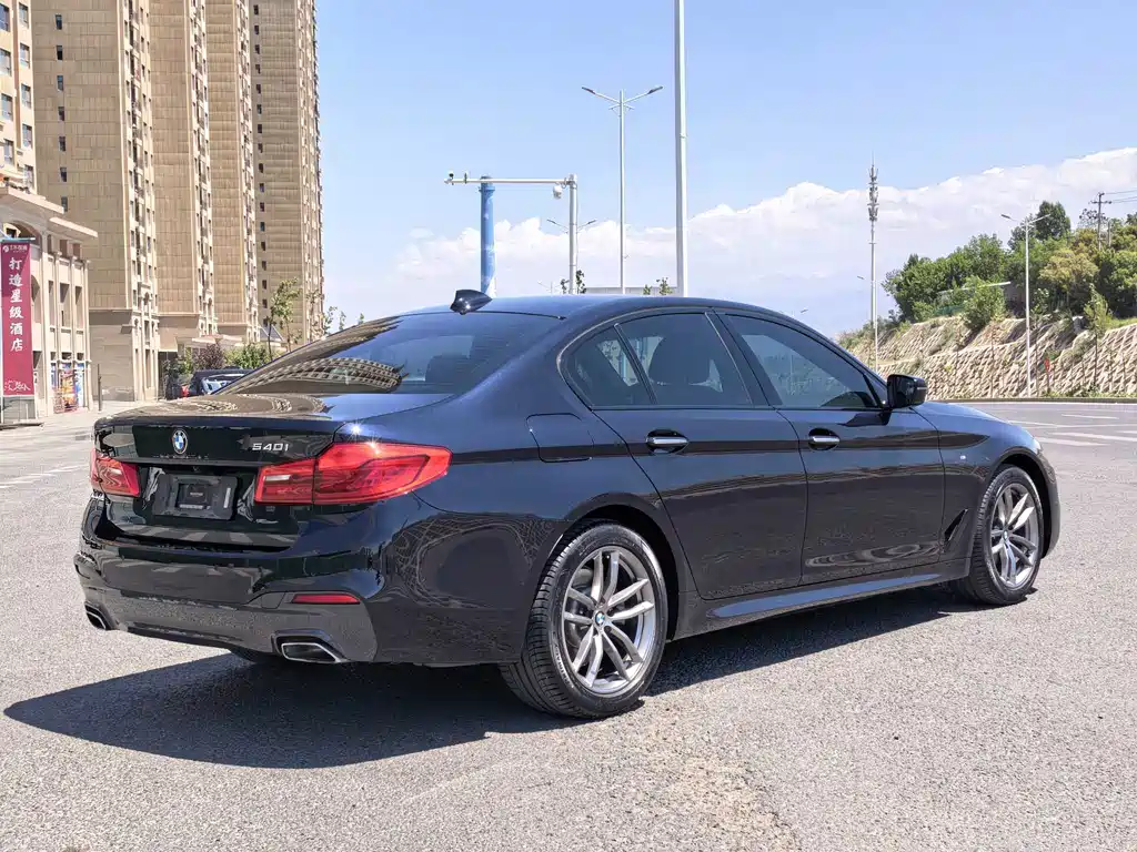 BMW 5 Series 2018 — фото 6