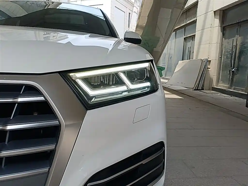 Audi Q5L 2020 — фото 24
