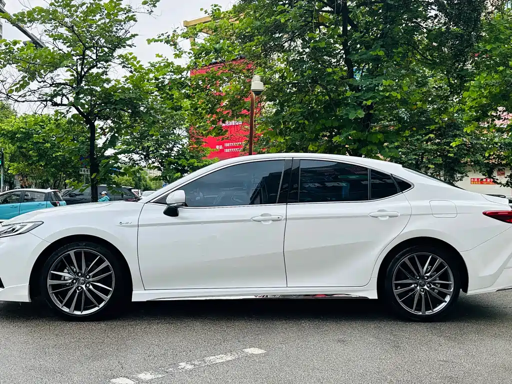 Toyota Camry 2024 — фото 10