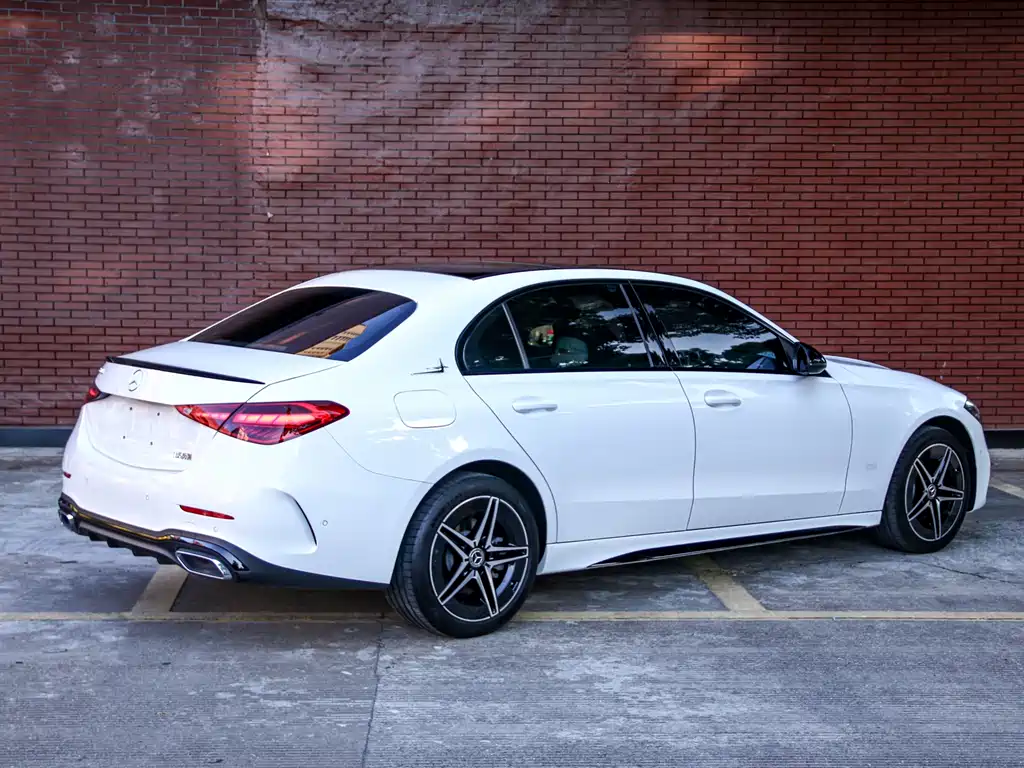 Mercedes-Benz C-Class 2023 — фото 3