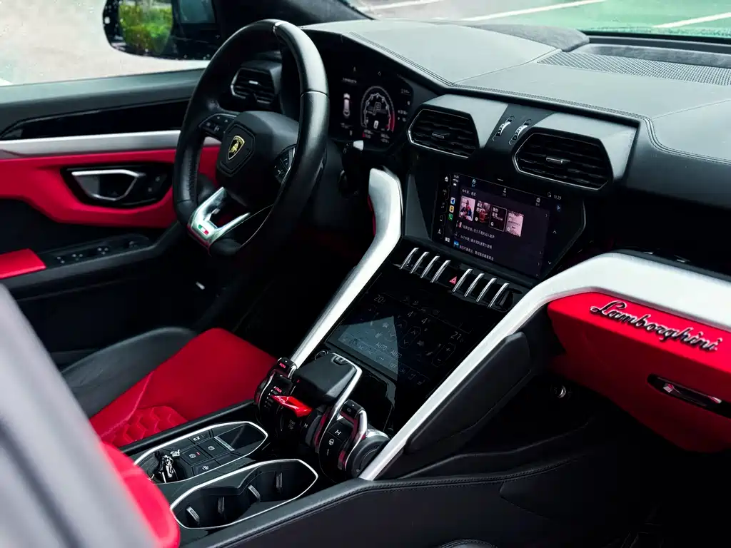 Lamborghini Urus 2019 — фото 9