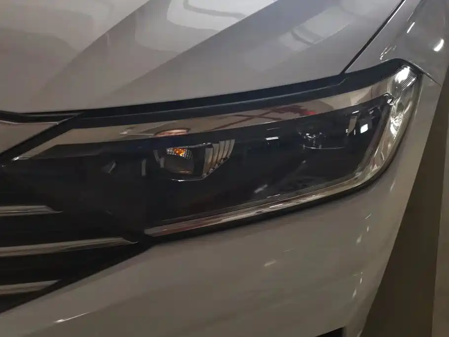 Volkswagen Sagitar 2020