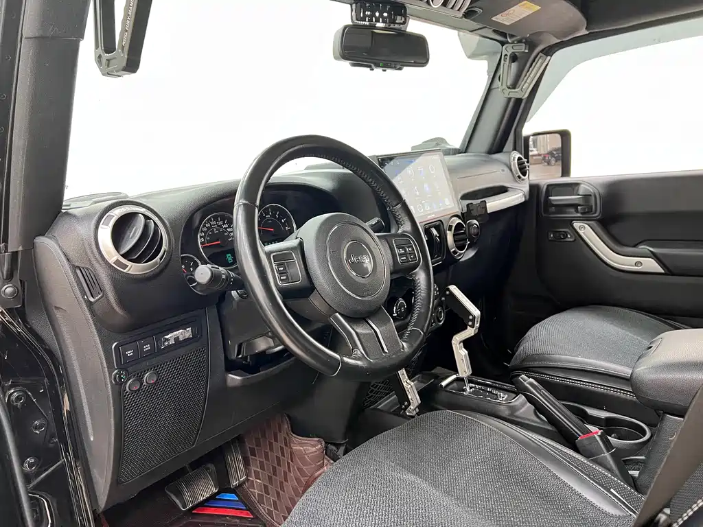 Jeep Wrangler 2019 — фото 14