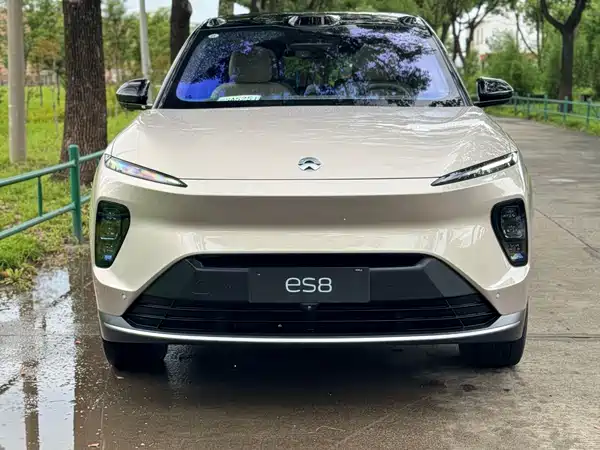 NIO ES8 2023