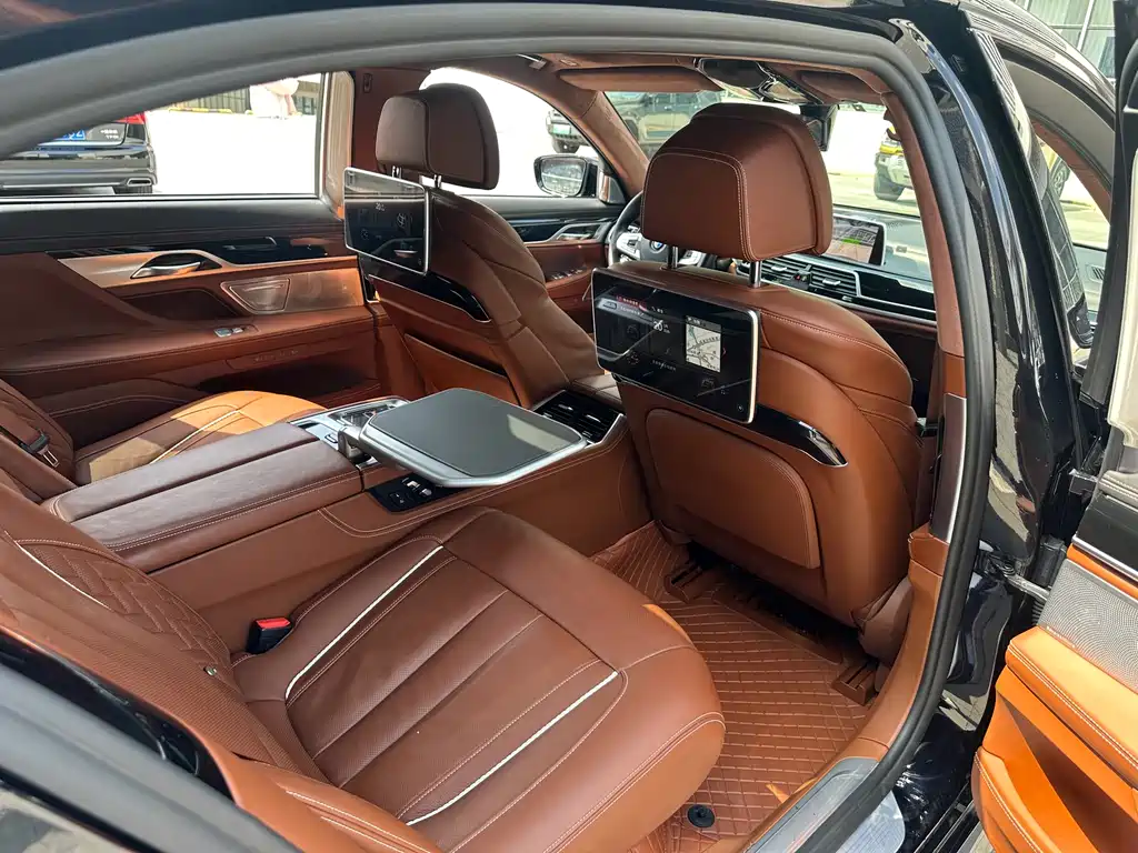 BMW 7 Series 2018 — фото 22