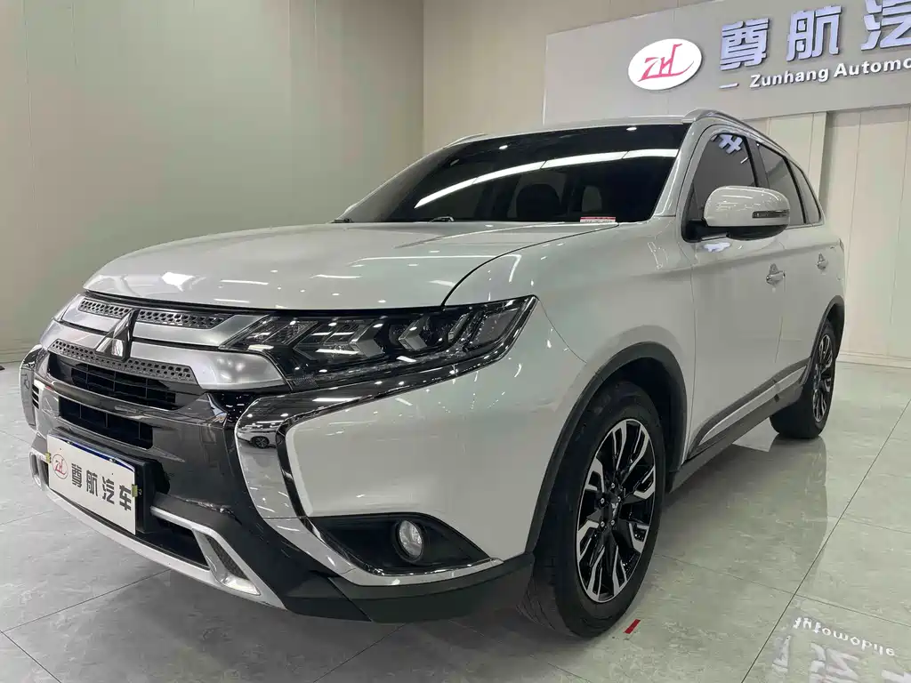 Mitsubishi Outlander 2021 — фото 4
