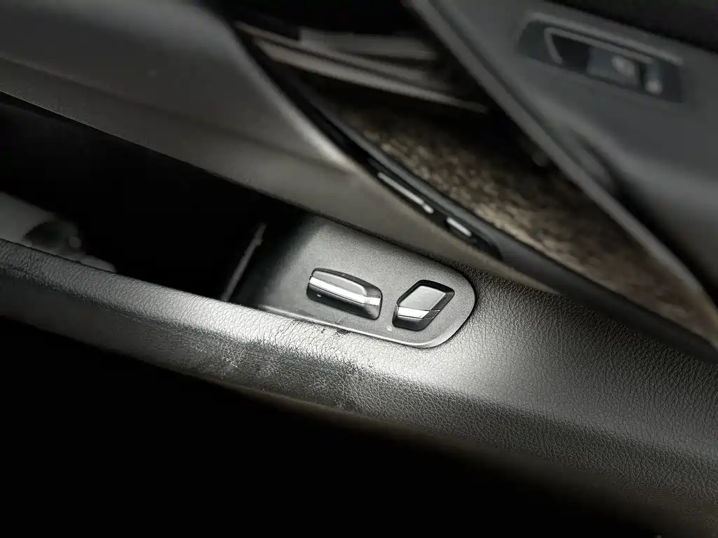 BMW 3 Series 2017 — фото 16