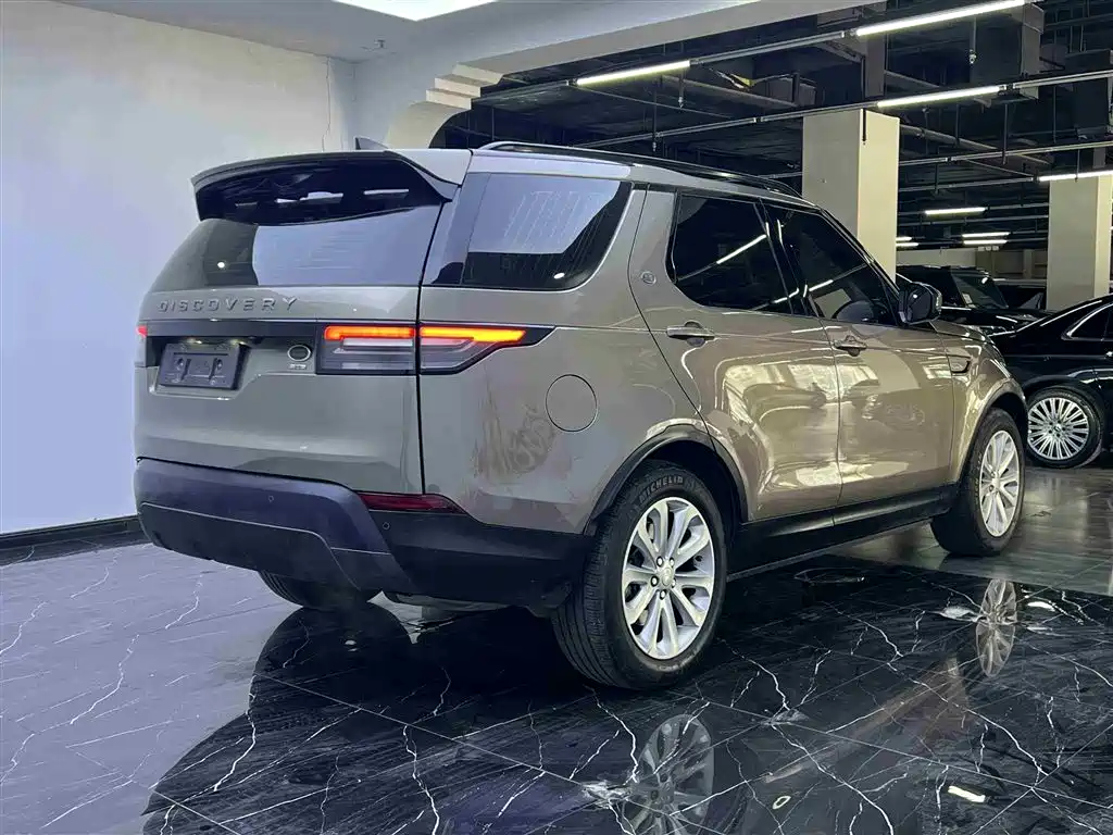 Land Rover Discovery 2017 — фото 20
