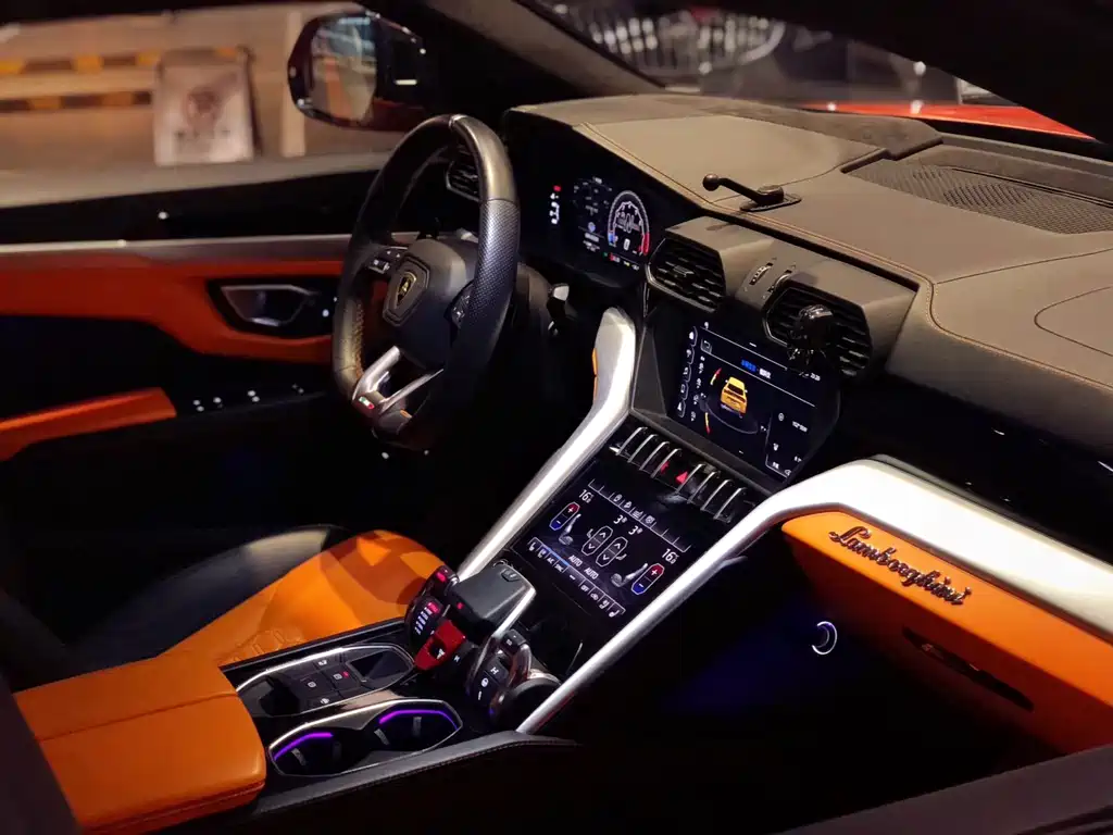 Lamborghini Urus 2019 — фото 11