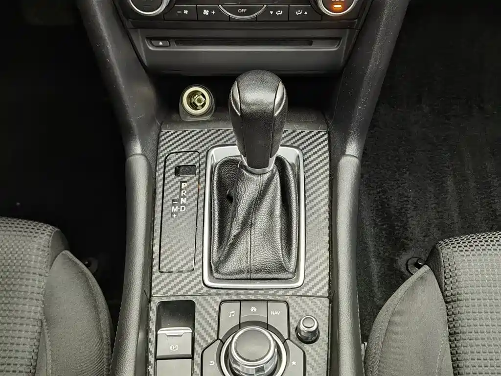 Mazda 3 Axela 2017 — фото 13