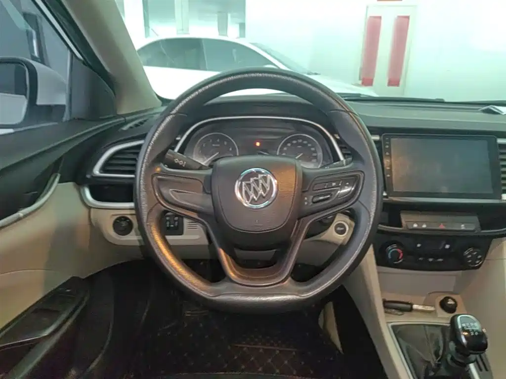 Buick Excelle 2017 — фото 11
