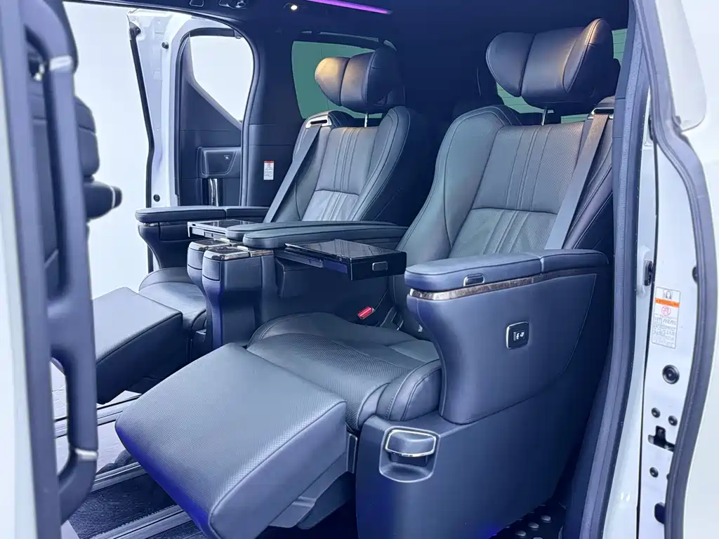 Toyota Alphard 2021 — фото 12