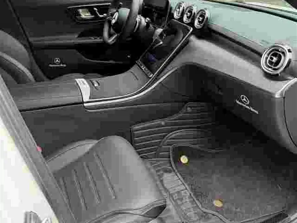 Mercedes-Benz C-Class 2025 — фото 9
