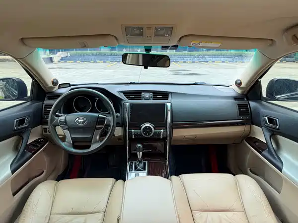Toyota Reiz 2012