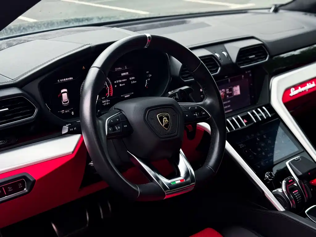 Lamborghini Urus 2019 — фото 12