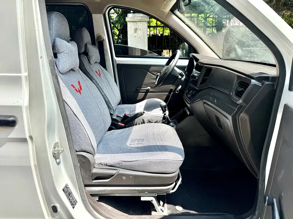 Wuling Hongguang V 2019 — фото 15