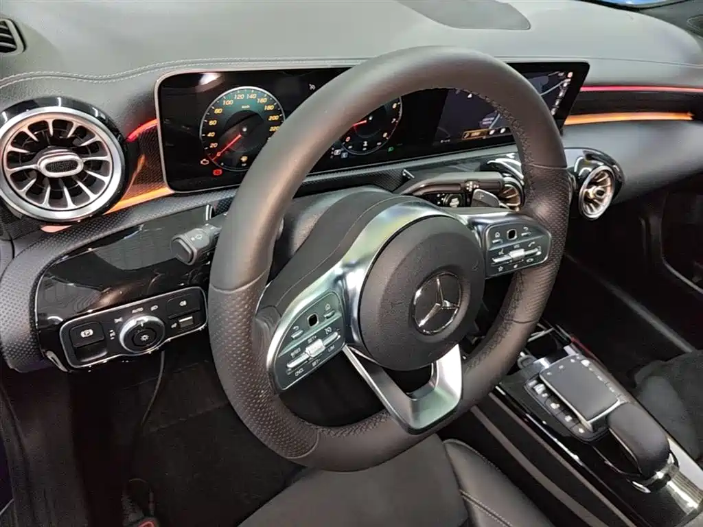 Mercedes-Benz A-Class 2020 — фото 10