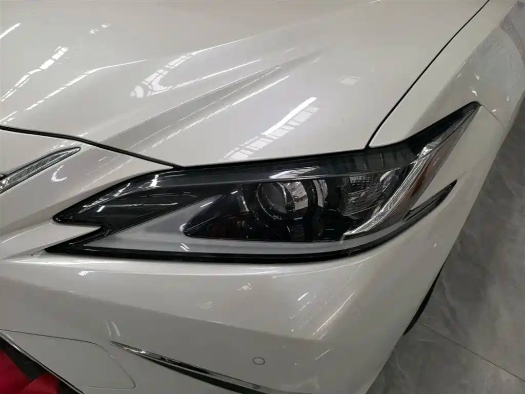 Lexus ES 2021 — фото 24