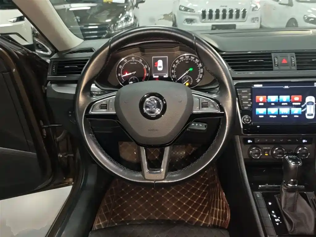 Skoda Superb 2016 — фото 11