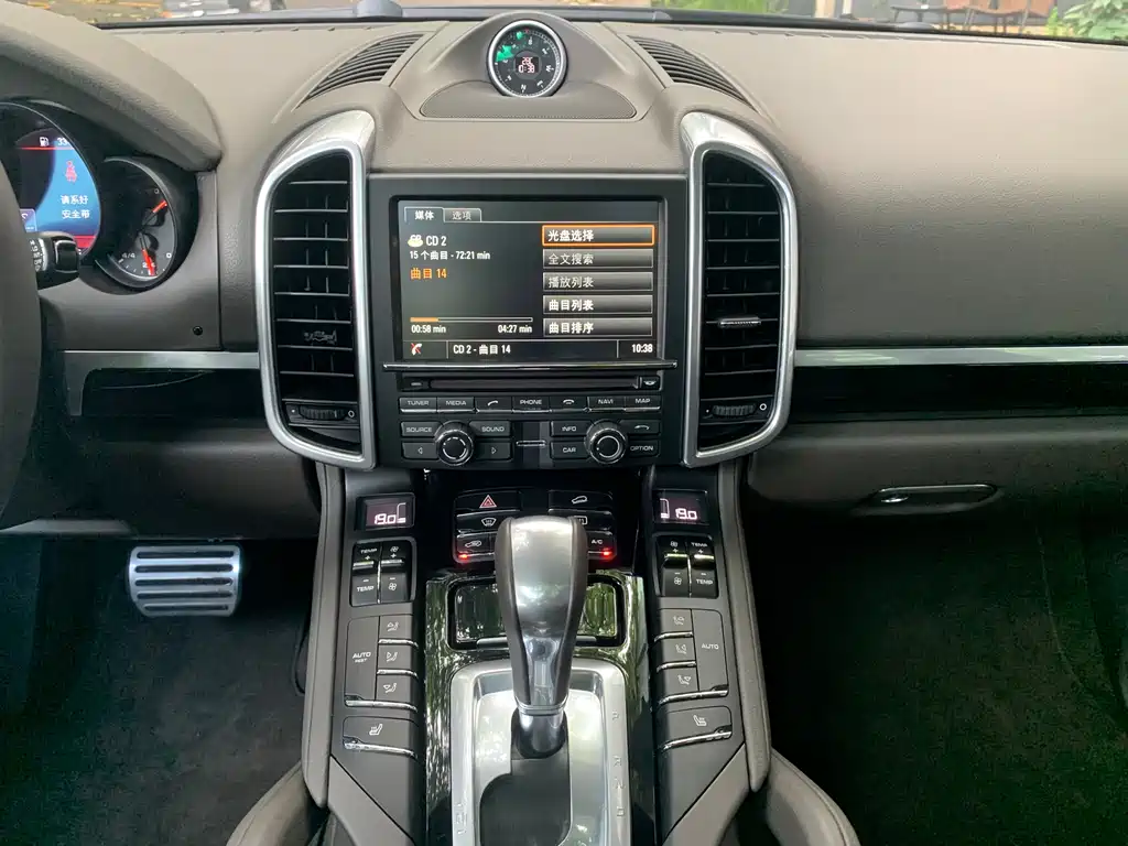 Porsche Cayenne 2015 — фото 12