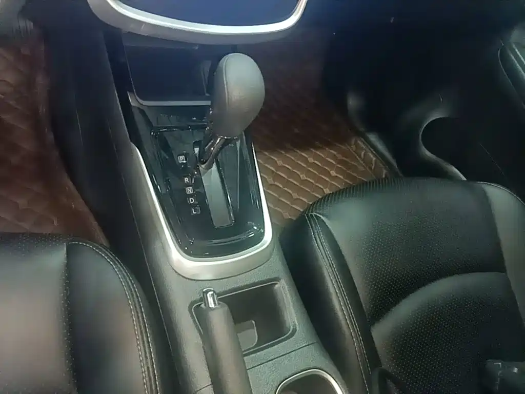 Nissan Tiida 2018 — фото 14