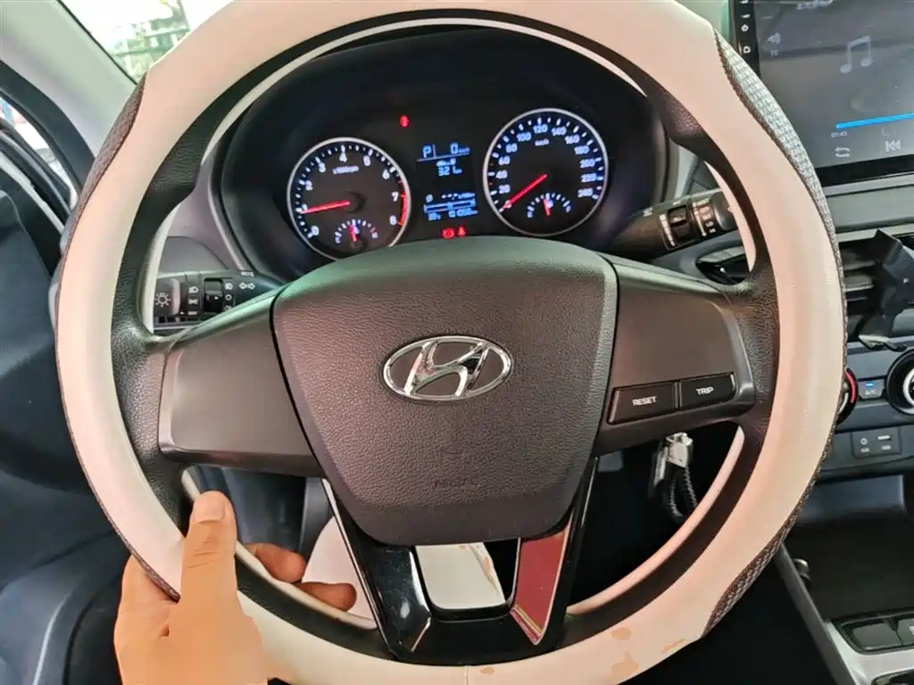 Hyundai Elantra 2019 — фото 11