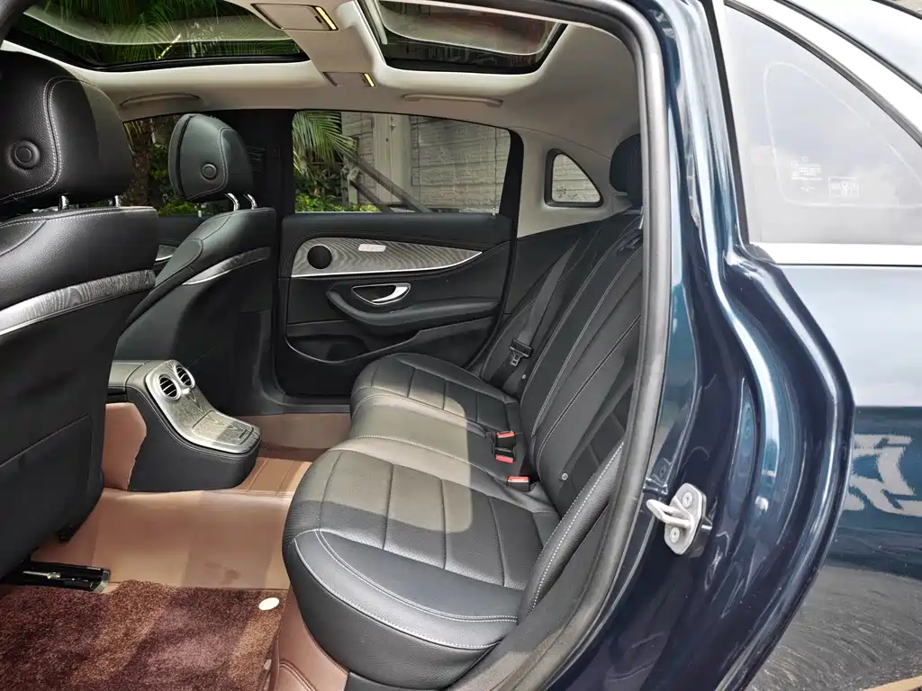Mercedes-Benz E-Class 2022 — фото 11