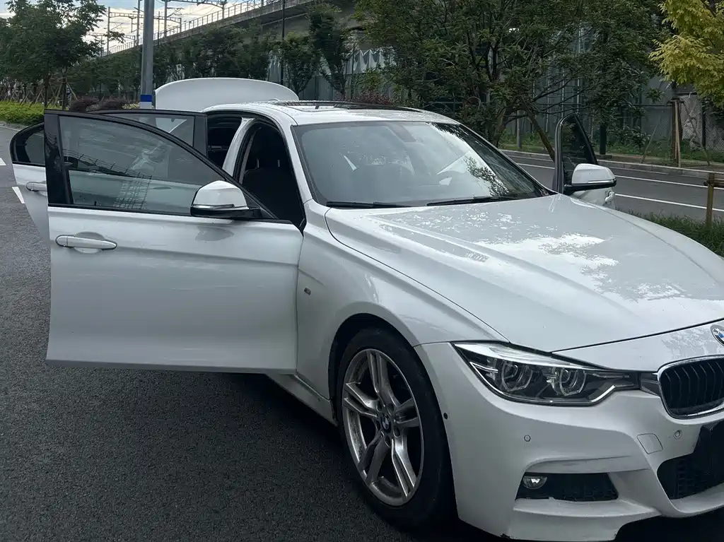 BMW 3 Series 2019 — фото 16
