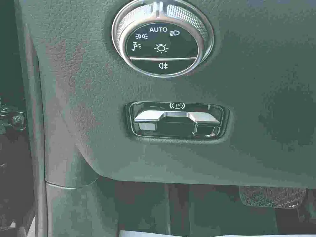 Mercedes-Benz GLC 2025