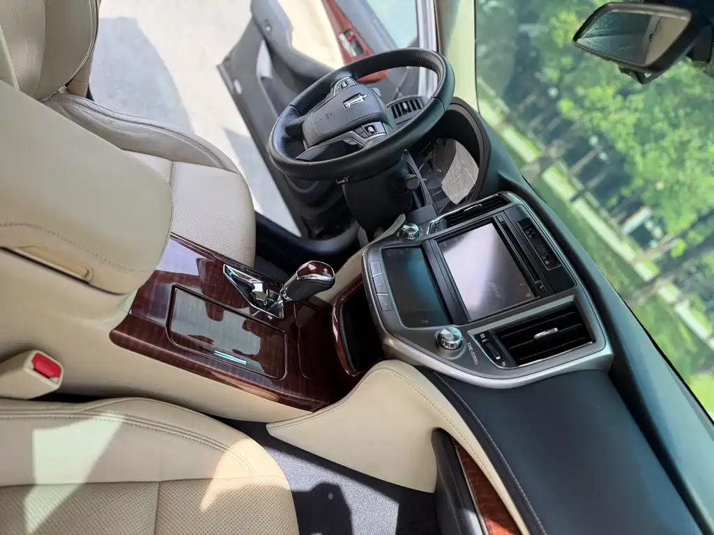 Toyota Crown 2015 — фото 11